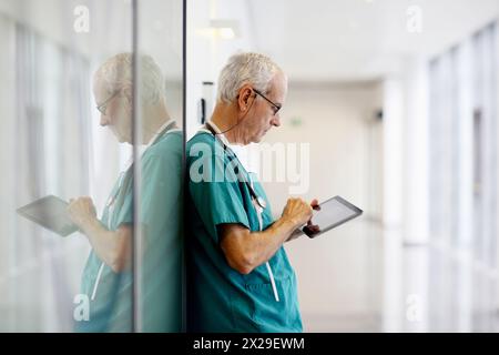 surgeon with tablet in the operating room hallway, Onkologikoa Hospital, Oncology Institute, Case Center for prevention, diagnosis and treatment of ca Stock Photo