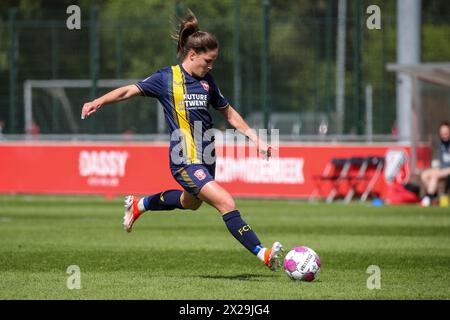 Utrecht, Netherlands. 21st Apr, 2024. Utrecht, Netherlands, April 21st 2024: Marisa Olislagers (5 Twente) scores during the Azerion Vrouwen Eredivisie football game between FC Utrecht and Twente at Sportcomplex Zoudenbalch in Utrecht, Netherlands. (Leiting Gao/SPP) Credit: SPP Sport Press Photo. /Alamy Live News Stock Photo