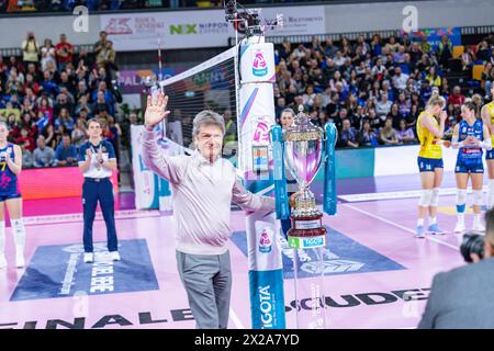 Florence, Italy. 20th Apr, 2024. Giancarlo Antognoni with the cup during Playoff - Final - Savino Del Bene Scandicci vs Prosecco Doc Imoco Conegliano, Volleyball Italian Serie A1 Women match in Florence, Italy, April 20 2024 Credit: Independent Photo Agency/Alamy Live News Stock Photo