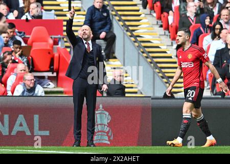 Wembley Stadium, London on Sunday 21st April 2024. Manager Erik Ten Hag (Manager Manchester United) shouts instructions during the FA Cup Semi Final match between Coventry City and Manchester City at Wembley Stadium, London on Sunday 21st April 2024. (Photo: Kevin Hodgson | MI News) Credit: MI News & Sport /Alamy Live News Stock Photo