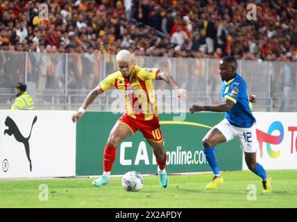 Rades, Tunis, Tunisia. 20th Apr, 2024. Yan Sasse of EST in action againts Thembinkosi Lorch during the 1/2 final match of CAF .EST vs Mamolodi Sundowns FC at the Rades stadium.Esperance Sportive de Tunis won a very important victory this evening against Mamelodi Sundowns in the semi-final first leg of the African Champions League.The only goal of this semi-final first leg was scored in the 41st minute by the Brazilian Yan Sasse, very well served by his compatriot Silva Rodrigo. (Credit Image: © Chokri Mahjoub/ZUMA Press Wire) EDITORIAL USAGE ONLY! Not for Commercial USAGE! Stock Photo