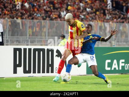 Rades, Tunis, Tunisia. 20th Apr, 2024. Yan Sasse of EST in action againts Thembinkosi Lorch during the 1/2 final match of CAF .EST vs Mamolodi Sundowns FC at the Rades stadium.Esperance Sportive de Tunis won a very important victory this evening against Mamelodi Sundowns in the semi-final first leg of the African Champions League.The only goal of this semi-final first leg was scored in the 41st minute by the Brazilian Yan Sasse, very well served by his compatriot Silva Rodrigo. (Credit Image: © Chokri Mahjoub/ZUMA Press Wire) EDITORIAL USAGE ONLY! Not for Commercial USAGE! Stock Photo