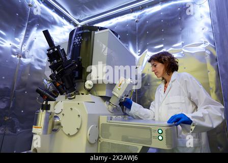 Focused-Ion-Beam FIB Nanofabrication Laboratory, Dual-Beam FIB, Helios NanoLabTM DualBeamTM, instrument combines high resolution imaging capabilities Stock Photo