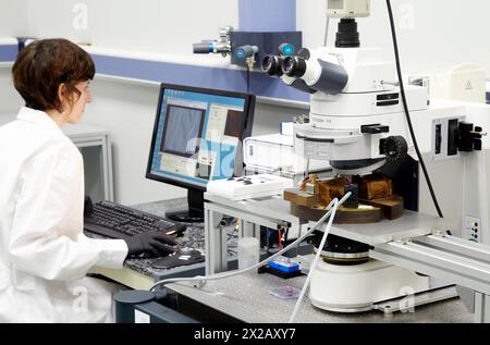 Kerr Microscopy Magneto-Optical Kerr Effect MOKE Microscope, Kerr microscopy for the ...