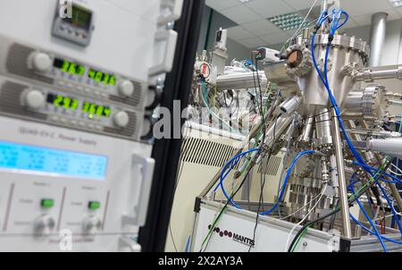 Ultra High Vacuum Chamber with Dual Deposition System. Nanotechnology ...
