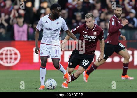 Salerno, Italy. 21st Apr, 2024. Fiorentina's French forward Jonathan Ikone challenges for the ball with Salernitana's Polish midfielder Mateusz Legowski during the Serie A football match between Unione Sportiva Salernitana vs Fiorentina at the Arechi Stadium in Salerno on April 21, 2024. Credit: Independent Photo Agency/Alamy Live News Stock Photo