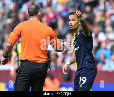 Neto of Bournemouth speaks to Referee Tim Robinson during the Premier League match Aston Villa vs Bournemouth at Villa Park, Birmingham, United Kingdom, 21st April 2024  (Photo by Craig Thomas/News Images) Stock Photo