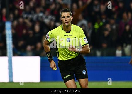 Salerno, Italy. 21st Apr, 2024. Referee Matteo Marchetti during the Serie A TIM match between US Salernitana and ACF Fiorentina at Stadio Arechi, Salerno, Italy on April 21, 2024. Credit: Nicola Ianuale/Alamy Live News Stock Photo