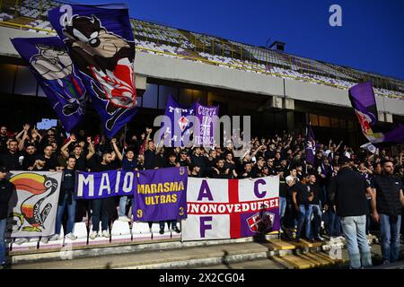 Salerno, Italy. 21st Apr, 2024. Supporters of ACF Fiorentina during the Serie A TIM match between US Salernitana and ACF Fiorentina at Stadio Arechi, Salerno, Italy on April 21, 2024. Credit: Nicola Ianuale/Alamy Live News Stock Photo