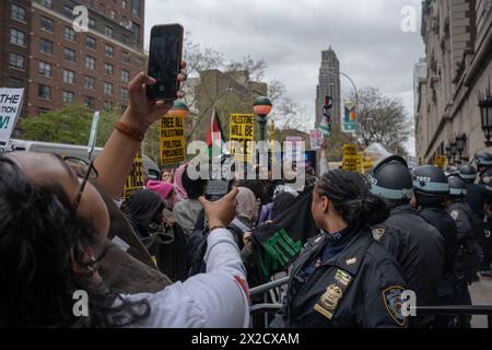 Manhattan, United States. 19th Apr, 2024. A journalist records a video while holding a professional microphone as Pro-Palestinian demonstrators rally outside of Columbia University on Friday, April 19th, in solidary of students arrested by NYPD for participating in an on-campus encampment on the South Lawn on April 18th, 2024. Credit: SOPA Images Limited/Alamy Live News Stock Photo