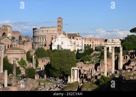 (240422) -- ROME, April 22, 2024 (Xinhua) -- Tourists visit the Imperial fora in Rome, Italy, April. 21, 2024. Italy's capital celebrated the city's 2,777th birthday Sunday, the annual retrospective of the city's long history that in recent years has grown increasingly popular with tourists. (Photo by Alberto Lingria/Xinhua) Stock Photo