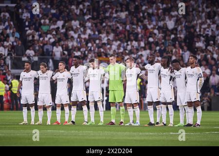 Madrid, Spain. 21st Apr, 2024. Real respect a minute's silence for former La Liga director of competitions Luis Gil, whose death was confirmed earlier today before the La Liga football match between Real Madrid v Barcelona at the Santiago Bernabéu Stadium in Madrid Spain (Foto: Sports Press Photo/Sports Press Photo/C - ONE HOUR DEADLINE - ONLY ACTIVATE FTP IF IMAGES LESS THAN ONE HOUR OLD - Alamy) Credit: SPP Sport Press Photo. /Alamy Live News Stock Photo