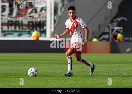 Cordoba, Argentina. 21st Apr, 2024. Claudio Echeverri drives the ball during a quarter final match of Copa de la Liga Profesional 2024 between River Plate and Boca Juniors at Mario Alberto Kempes Stadium on April 21, 2024 in Cordoba, Argentina. (Photo by Manuel Cortina/SOPA Images/Sipa USA) Credit: Sipa USA/Alamy Live News Stock Photo