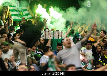 Lisbon, Portugal. 21st Apr, 2024. Sporting CP supporters hold torches during the Liga Portugal Betclic football match between Sporting CP and Vitoria SC at Alvalade Stadium. (Final score: Sporting CP 3 - 0 Vitoria SC) (Photo by Hugo Amaral/SOPA Images/Sipa USA) Credit: Sipa USA/Alamy Live News Stock Photo