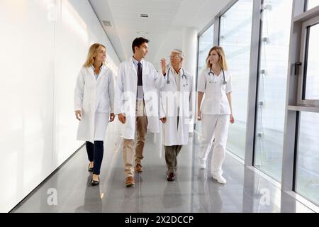Doctors and nurses walking in corridor, Onkologikoa Hospital, Oncology Institute, Case Center for prevention, diagnosis and treatment of cancer, Donos Stock Photo