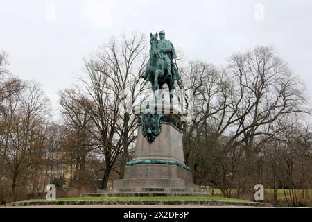 Equestrian statue of Herzog Ernst II, sculptural work by Gustav Eberlein, installed in 1899, in Hofgarten facing Schlossplatz, Coburg, Germany Stock Photo