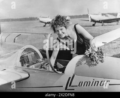Warstat, Monika, German pilot, with glider 'Libelle Laminar', June 1966, ADDITIONAL-RIGHTS-CLEARANCE-INFO-NOT-AVAILABLE Stock Photo