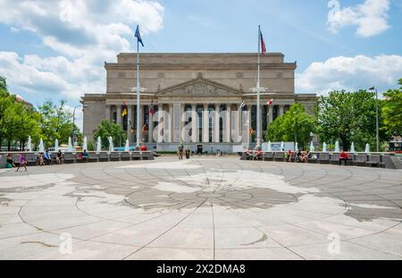 The US Navy Memorial Plaza, Park in Washington D.C. honoring those who have served or are currently serving in the Navy, Marine Corps, Coast Guard, an Stock Photo