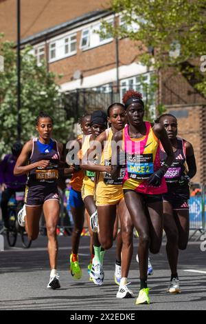 London, UK. 21st April, 2024. Runners compete in the Elite Women's Race at the London Marathon. Olympic champion Peres Jepchirchir (c) won the women's event in a women's only world-record time of 2:16:16, with Tigst Assefa, Joyciline Jepkosgei and Megertu Alemu also beating the previous women's only record of 2:17:01 set by Mary Keitany in 2017. Credit: Mark Kerrison/Alamy Live News Stock Photo