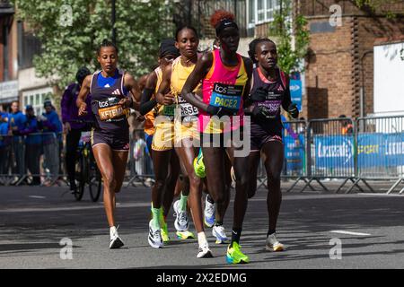 London, UK. 21st April, 2024. Runners compete in the Elite Women's Race at the London Marathon. Olympic champion Peres Jepchirchir (c) won the women's event in a women's only world-record time of 2:16:16, with Tigst Assefa, Joyciline Jepkosgei and Megertu Alemu also beating the previous women's only record of 2:17:01 set by Mary Keitany in 2017. Credit: Mark Kerrison/Alamy Live News Stock Photo