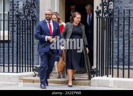 London, UK. 22nd Apr, 2024. James Cleverly, Home Secretary, with Victoria Prentis, Attorney General in Downing Street for a meeting. Prime Minister, Rishi Sunak, makes a statement about Rwanda. He says that planes are booked for Rwanda deportations and vows that flights will leave in 10-12 weeks. He admitted that he had missed his Spring target. Credit: Mark Thomas/Alamy Live News Stock Photo
