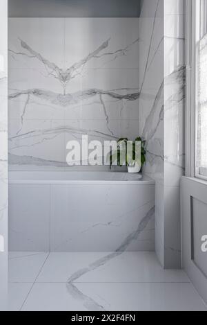 Simple, modern marble bathroom in Georgian townhouse. Paultons Square, Chelsea, London, UK. Stock Photo