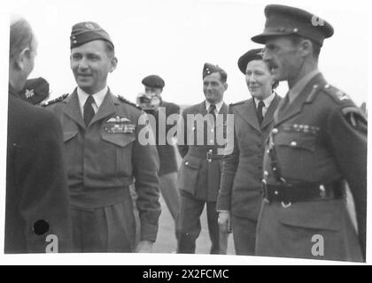 VISIT OF AIR CHIEF MARSHAL TEDDER TO COPENHAGEN - Major General R.H.Dewing, CB.,DSO.,MC., and Air Chief Marshal Tedder and Lady Tedder British Army, 21st Army Group Stock Photo