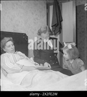 Chief Wren Nye from the Naval Family Welfare Service visits a sick sailor's wife at home in the UK, arranging care for her children. One daughter stands beside Nye during the visit, 1945. Stock Photo