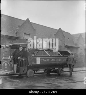 WOOLMORE STREET RESTAURANT: EATING OUT IN WARTIME LONDON, 1942 - Salvage workers Mr Aldous, Mr Major and Mr Wigington step down from their vehicle as they arrive at the British Restaurant on Woolmore Street for lunch Stock Photo