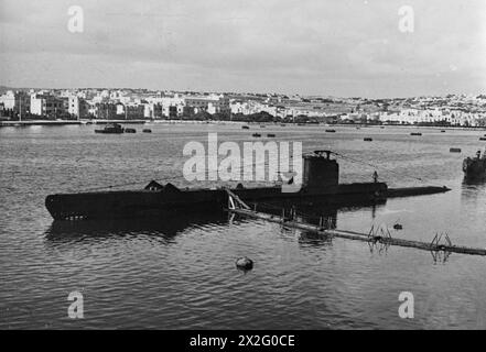 SUBMARINES AND SUBMARINE OFFICERS. 25 FEBRUARY 1943, MALTA. - HMS UNBENDING in harbour Stock Photo