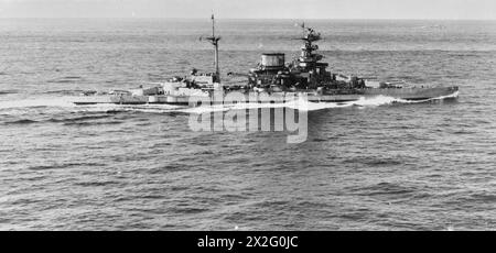 THE BRITISH FLEET ON WAR SERVICE. JANUARY 1942, AERIAL STILLS FROM RAF FILMS. - HMS MALAYA, British battleship at sea Royal Navy, MALAYA (HMS) Stock Photo