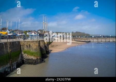 A view along the inner harbour wall at low tide in Saundersfoot, Wales on a bright spring day Stock Photo