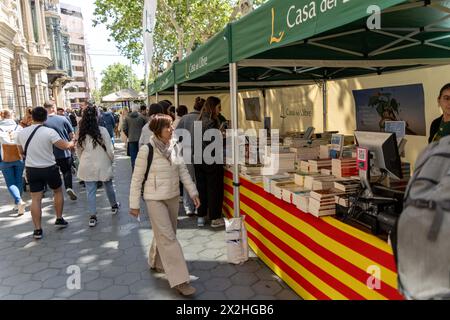 The booksellers and florists have everything ready for a Saint George's Day that, according to forecasts, could be remarkable. The sale of around 7 million roses is expected only in the city of Barcelona, and record book sales. Los libreros y floristas ya tienen todo preparado para un Sant Jordi que, seg&#xfa;n las previsiones, puede ser memorable. Se prevé la venta de unas 7 millones de rosas solo en la ciudad de Barcelona, y ventas récord de libros. News politics -Barcelona, Spain Monday, april 22, 2024 (Photo by Eric Renom/LaPresse) Stock Photo