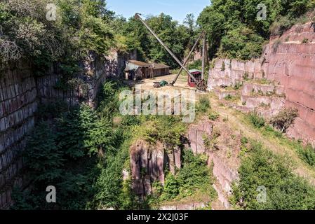 Disused Michelnau quarry, Michelnau tuff, red basalt, red lava, cinder agglomerate, Tertiary volcano, geotope, wooden crane, derrick crane Stock Photo