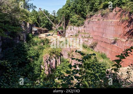 Disused Michelnau quarry, Michelnau tuff, red basalt, red lava, cinder agglomerate, Tertiary volcano, geotope, wooden crane, derrick crane Stock Photo