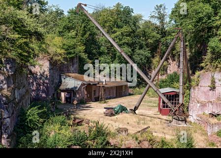 Disused Michelnau quarry, Michelnau tuff, red basalt, red lava, cinder agglomerate, Tertiary volcano, geotope, wooden crane, derrick crane Stock Photo