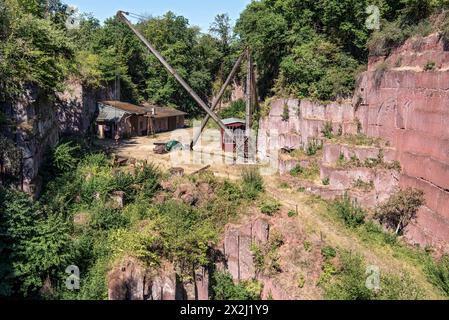 Disused Michelnau quarry, Michelnau tuff, red basalt, red lava, cinder agglomerate, Tertiary volcano, geotope, wooden crane, derrick crane Stock Photo