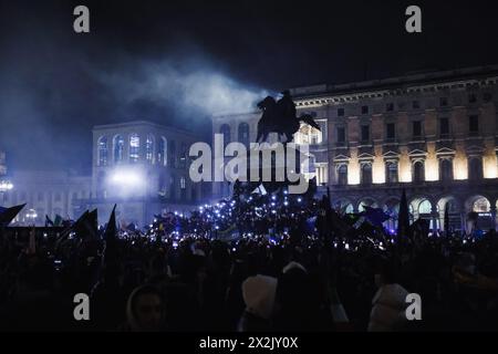 Milan, Italy. 23rd Apr, 2024. Milan, The celebration for FC Internazionale's twentieth championship after the Derby won against Milan in Piazza Duomo. In the photo: Fans celebrate in Piazza del Duomo Credit: Independent Photo Agency/Alamy Live News Stock Photo