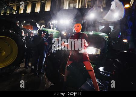 Milan, Italy. 23rd Apr, 2024. Milan, The celebration for FC Internazionale's twentieth championship after the Derby won against Milan in Piazza Duomo. In the photo: Fans celebrate in Piazza del Duomo Credit: Independent Photo Agency/Alamy Live News Stock Photo