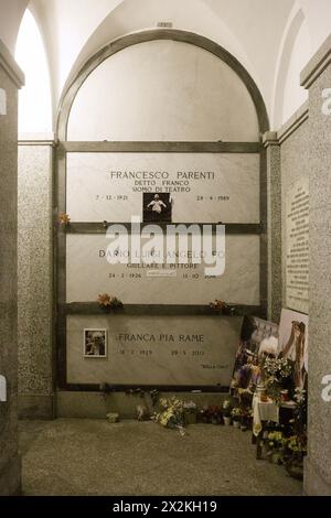 Milan, Italy, December 29, 2020. The graves of the actor, playwright, director, artist, 1997 Nobel Prize in Literature Dario Fo, (Dario Luigi Angelo Fo 1926 - 2016), of the actress and playwright Franca Rame (Franca Pia Rame 1929 - 2013), and of the Italian actor, artistic director and television author Franco Parenti (Francesco Parenti 1921 -1989) in the crypt of the famedio of the Monumental Cemetery of Milan. ©Isabella De Maddalena/opale.photo Stock Photo
