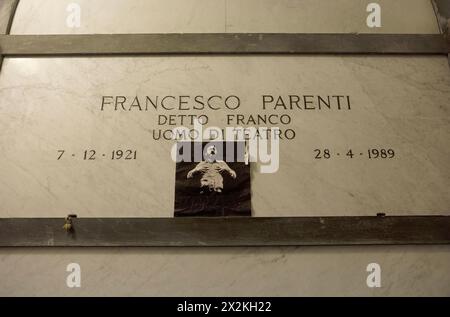 Milan, Italy, December 29, 2020. The grave of the Italian actor, artistic director and television author Franco Parenti(Francesco Parenti 1921 -1989) in the crypt of the famedio of the Monumental Cemetery of Milan next to Dario Fo and Franca Rame. Franco Parenti, a man of theatre, was the founder of the Salone Pier Lombardo (renamed Teatro Franco Parenti in 1989). ©Isabella De Maddalena/opale.photo Stock Photo