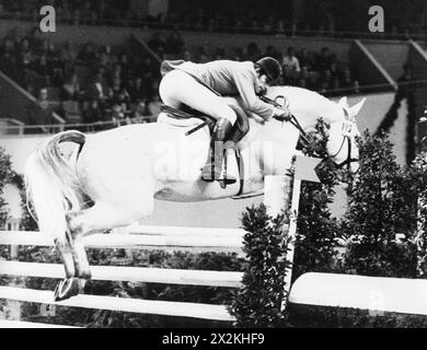 Schockemoehle, Paul, * 22.3.1945, German jump jockey, on Askan IV, international horse jumping show, ADDITIONAL-RIGHTS-CLEARANCE-INFO-NOT-AVAILABLE Stock Photo