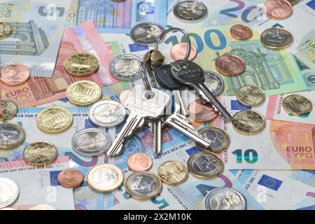 Symbolfoto Immobilienfinanzierung, Haus, Immobilie, Geld, Euro Stock Photo