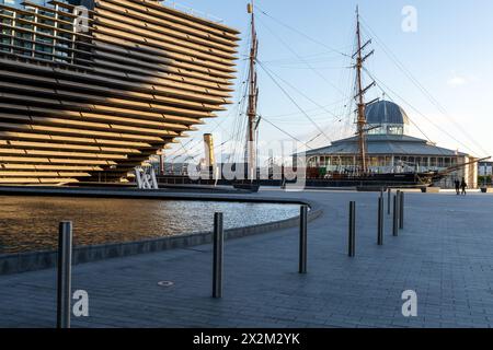 Dundee, Scotland, UK. The ship RRS Discovery, Discovery Point and the V and A design museum on Riverside Esplanade in the city. Stock Photo