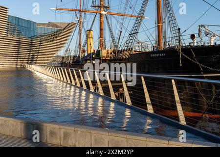 Dundee, Scotland, UK. The ship RRS Discovery, Discovery Point and the V and A design museum on Riverside Esplanade in the city. Stock Photo