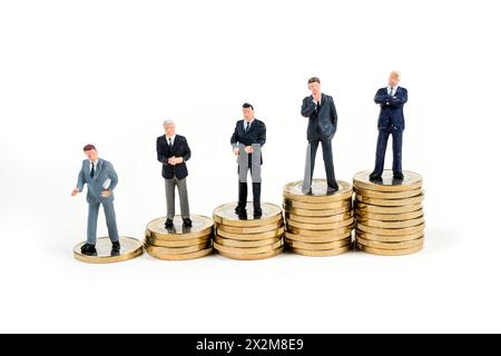 Symbolfoto Gehalt, Einkommen, Stapel Euromünzen aufsteigend Stock Photo