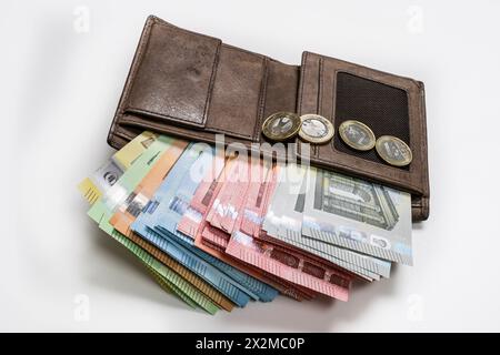 Portemonnaie voller Geld, Symbolfoto Einkommen, Preise, Konjunktur, Finanzen *** Wallet full of money, symbol photo Income, prices, economy, finances Stock Photo