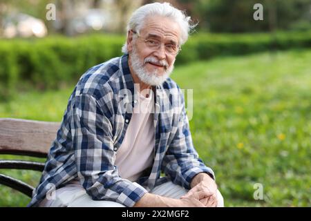 Portrait of happy grandpa with glasses on bench in park Stock Photo - Alamy