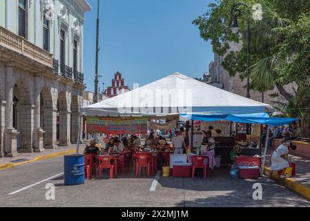 Plaza de la independencia the street festival merida en domingo, merida, mexico Stock Photo