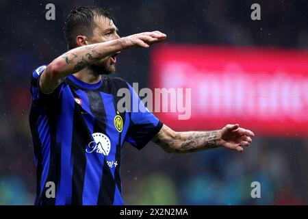 Milano, Italy. 22nd Apr, 2024. Francesco Acerbi of Fc Internazionale gestures during the Serie A football match beetween Ac Milan and Fc Internazionale at Stadio Giuseppe Meazza on April 22, 2024 in Milano, Italy . Credit: Marco Canoniero/Alamy Live News Stock Photo